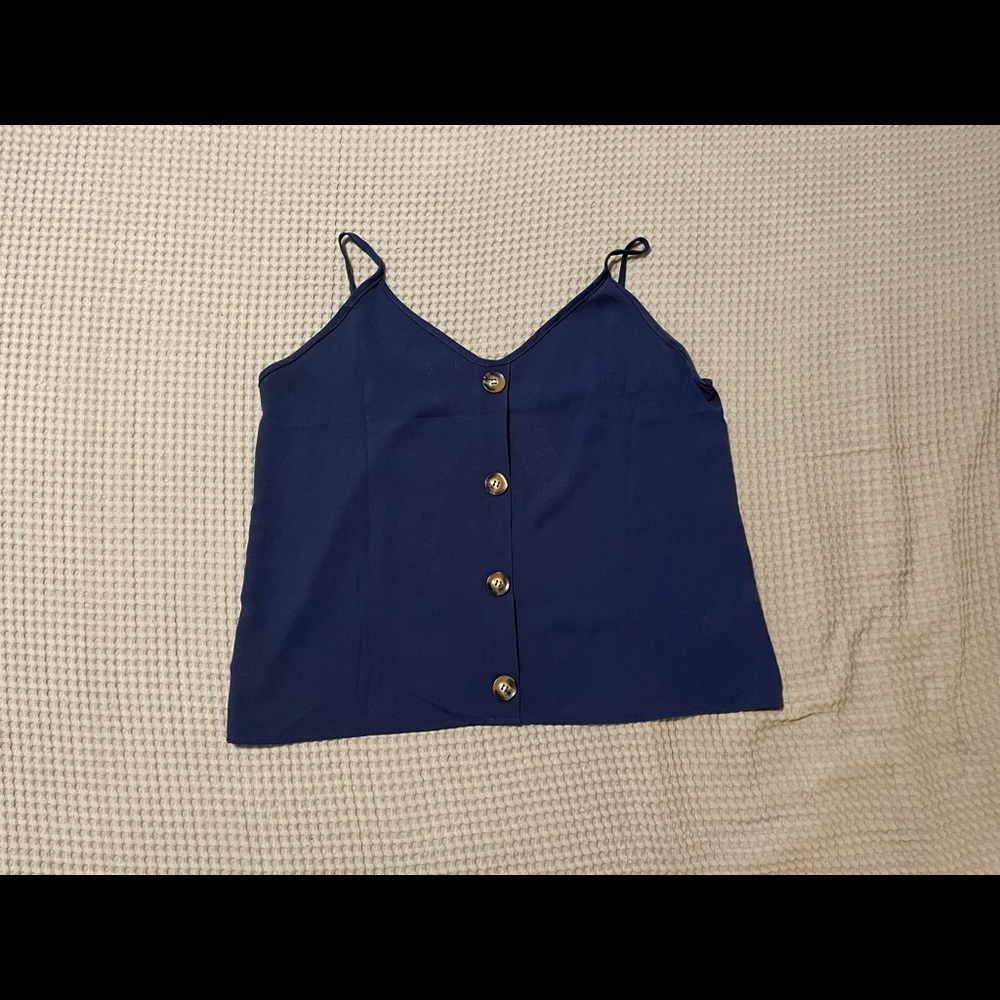 Button detail cami